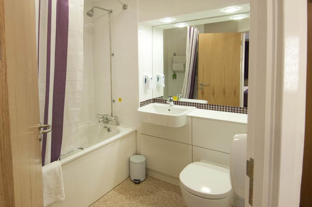 Premier Inn Newcastle Quayside חדר תמונה